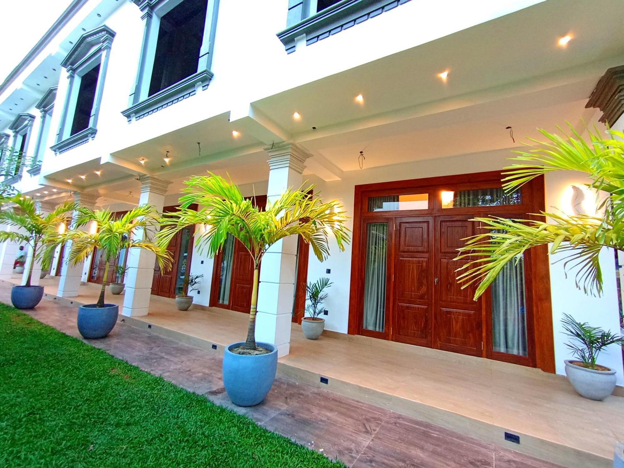 Crown Breeze Hotel Ahangama Exterior foto
